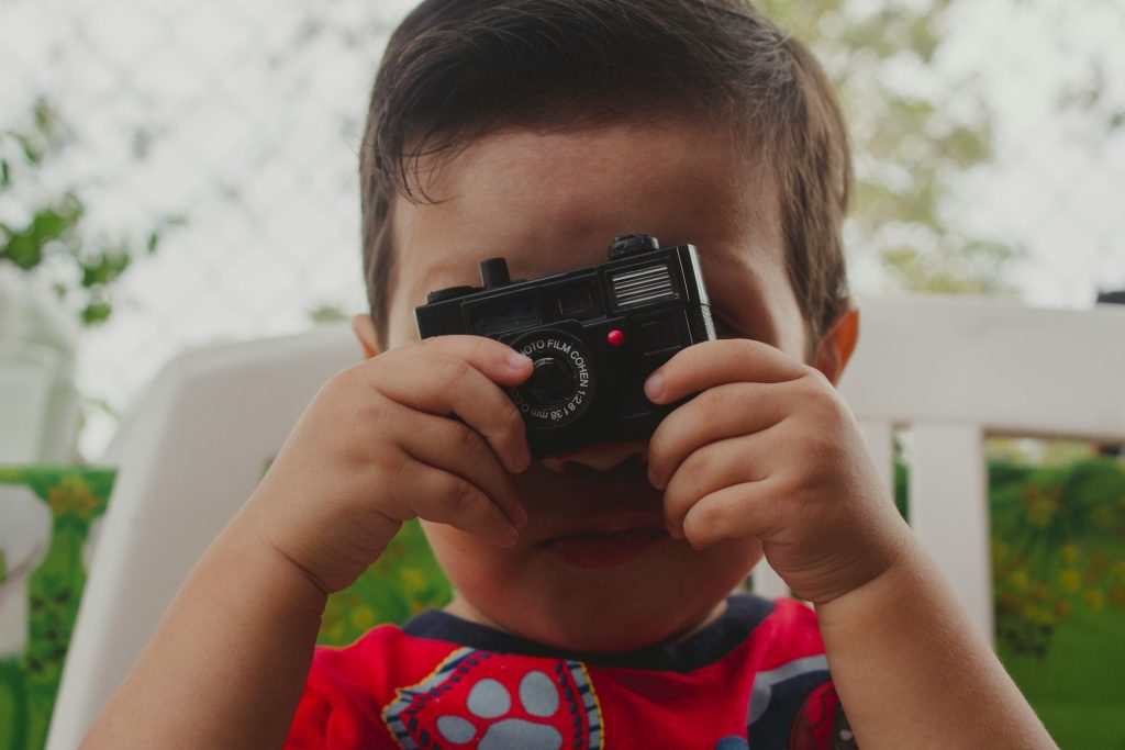 In family photography, shots and angles can bring everyone together naturally.